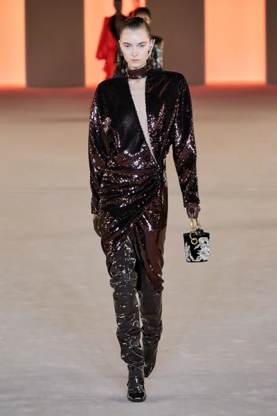 Look 64